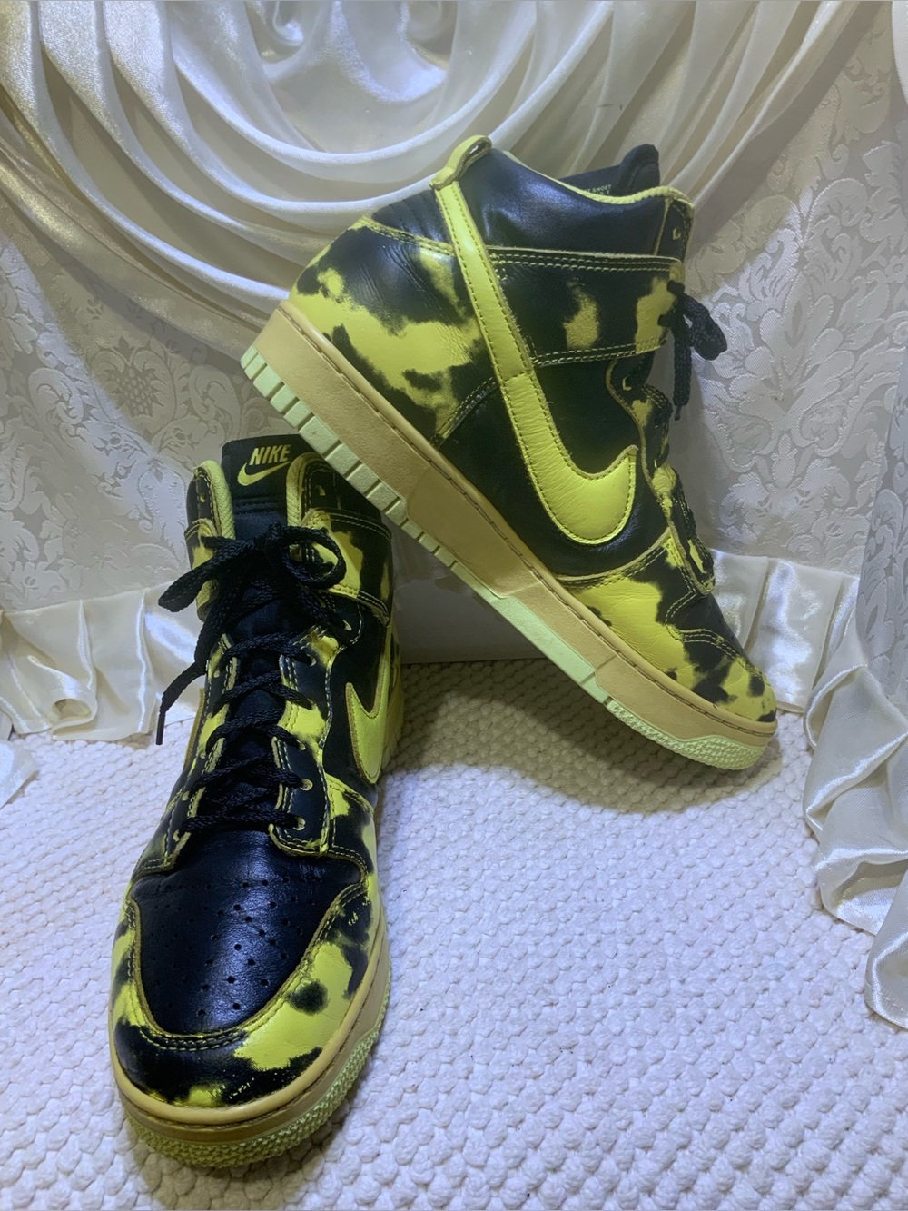 NIKE